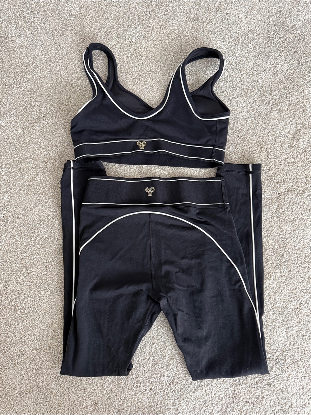 Aritzia golden workout set - Picture 2 of 2